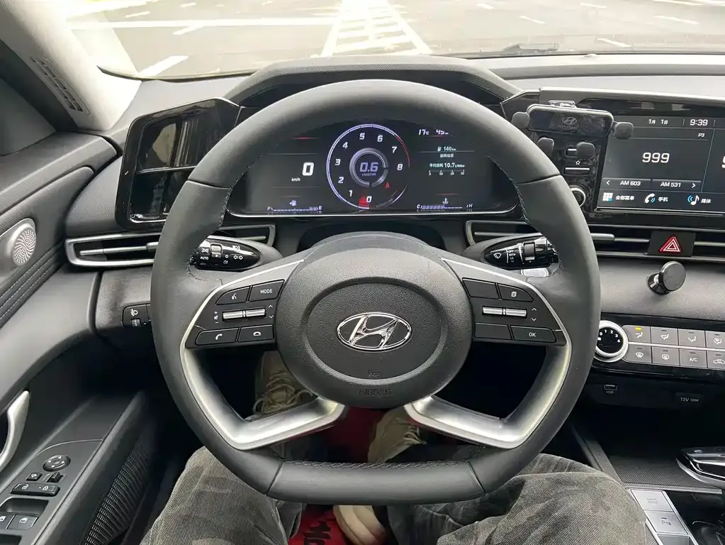 Hyundai Elantra — фото 5