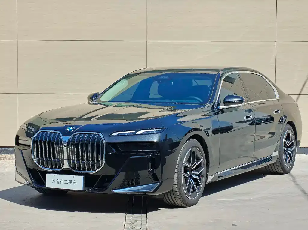 BMW 7 Series — фото 1
