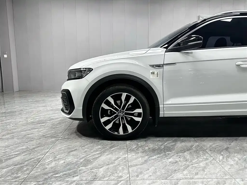 Volkswagen T-Roc — фото 10