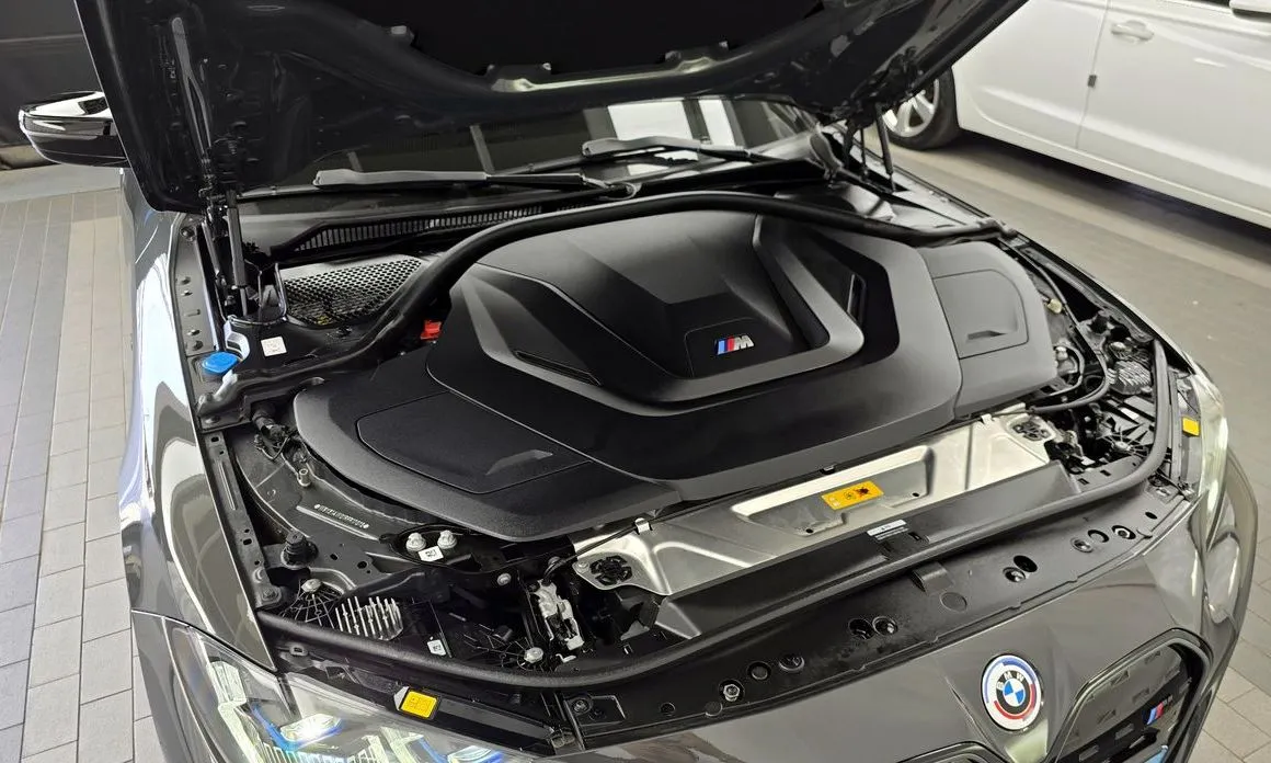 BMW i4 — фото 9