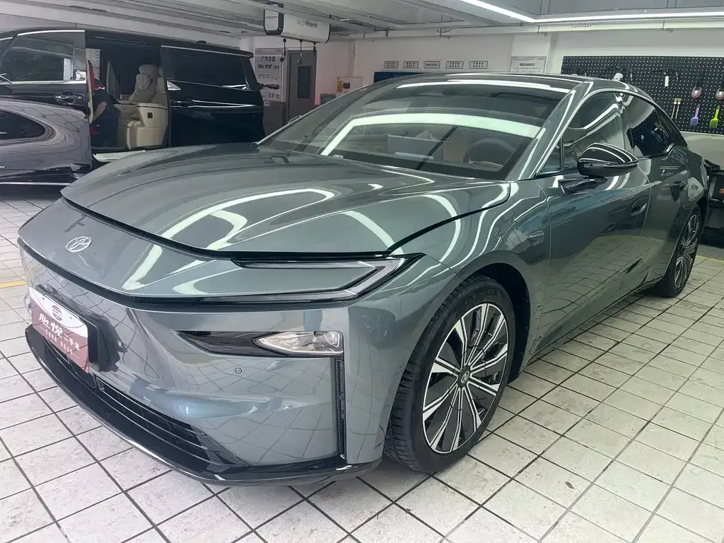 Toyota Platinum 7