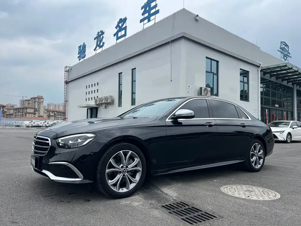 Mercedes-Benz E-Class — фото 1