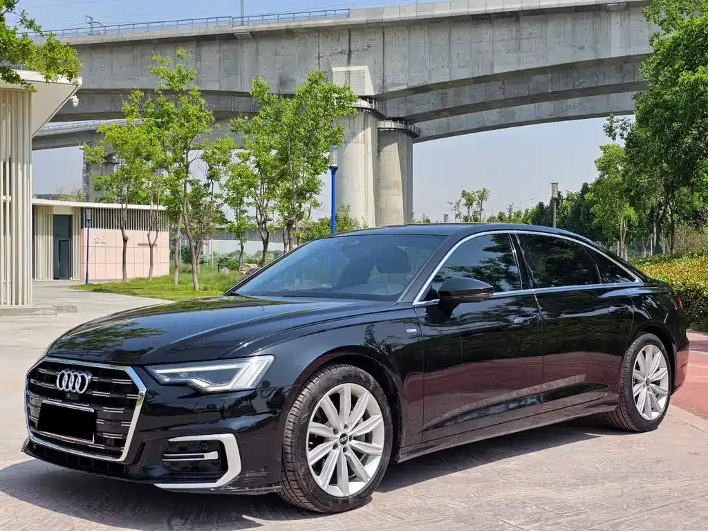 Audi A6L — фото 1