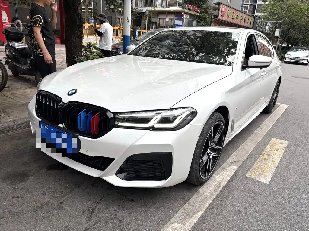 BMW 5 Series — фото 1