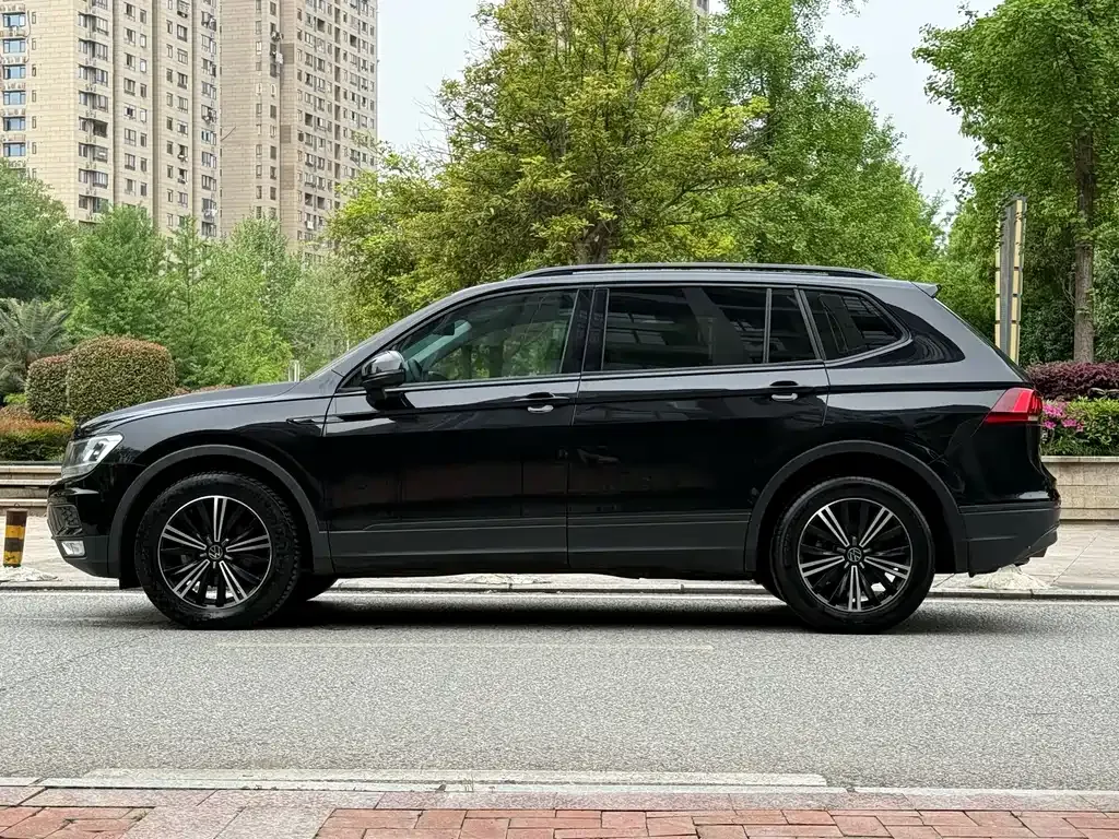 Volkswagen Tiguan L 2021 из CN, фото 9