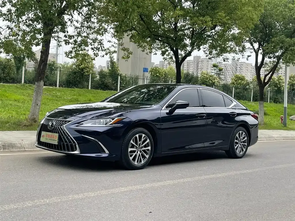 Lexus ES — фото 1