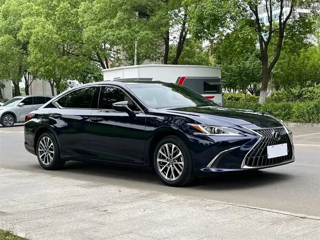 Lexus ES — фото 10