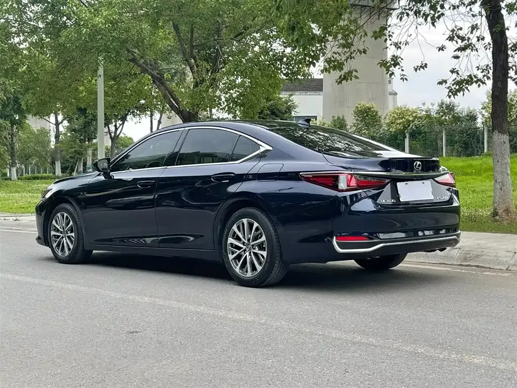 Lexus ES — фото 6