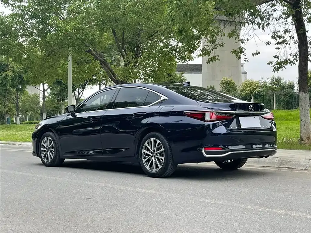 Lexus ES — фото 3