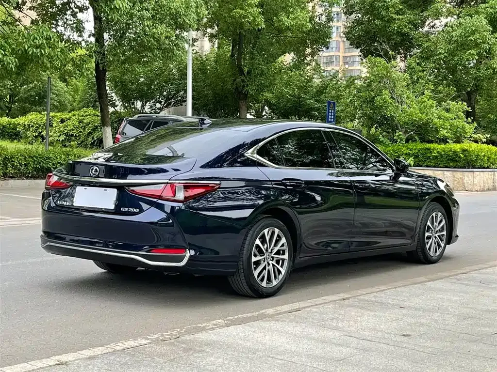 Lexus ES — фото 8