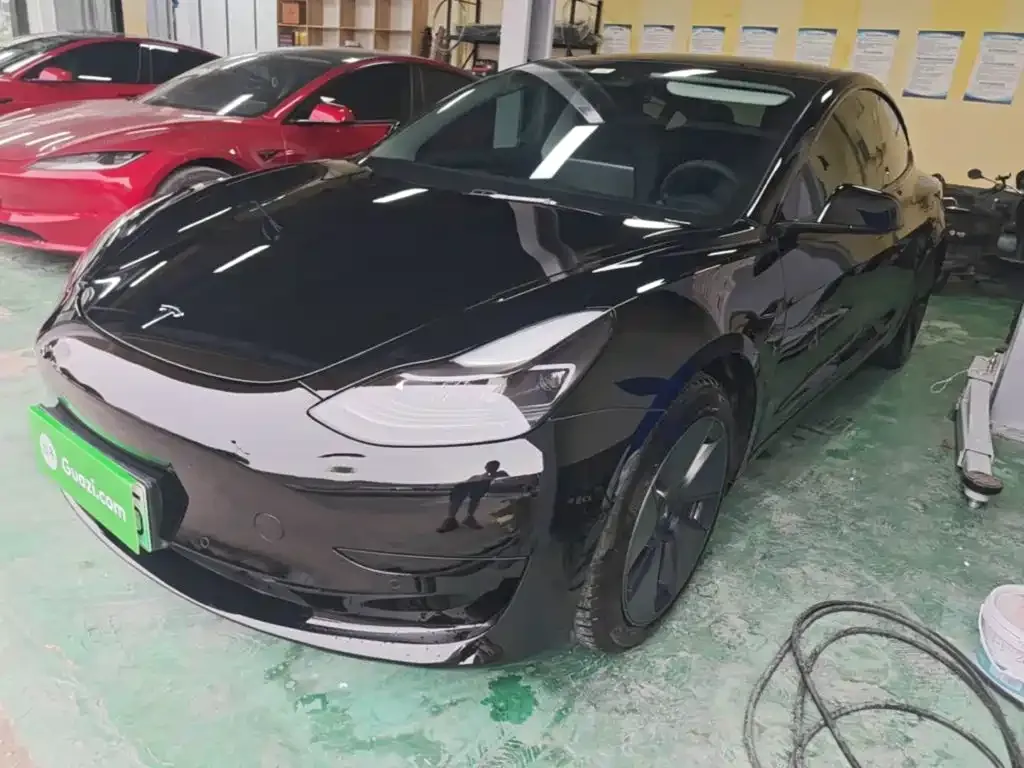 Tesla Model 3 — фото 1