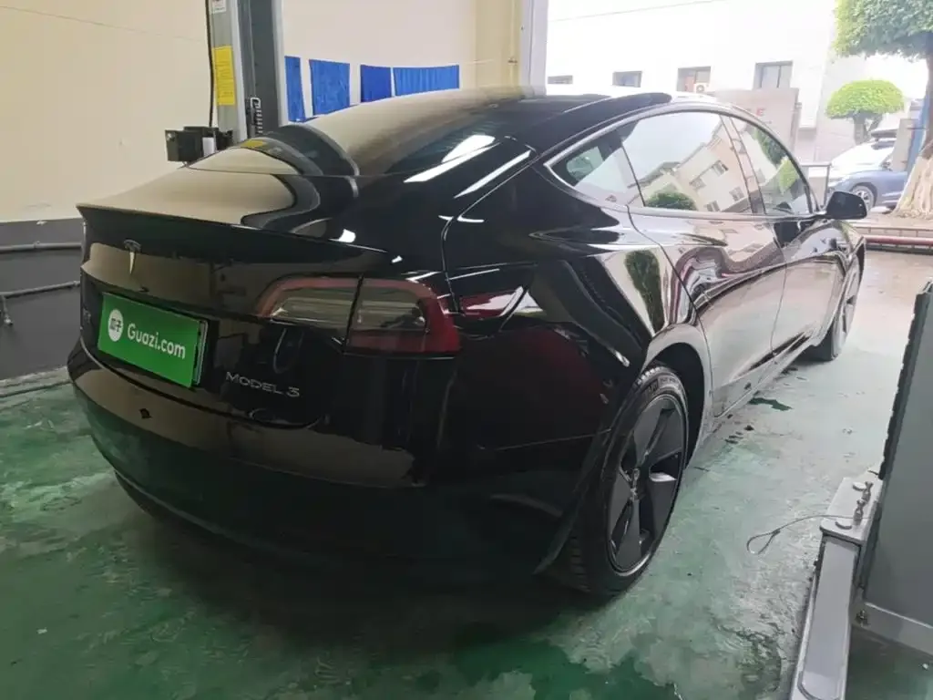 Tesla Model 3 — фото 3