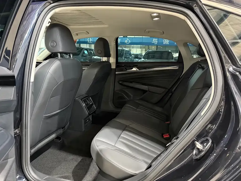 Volkswagen Passat — фото 10