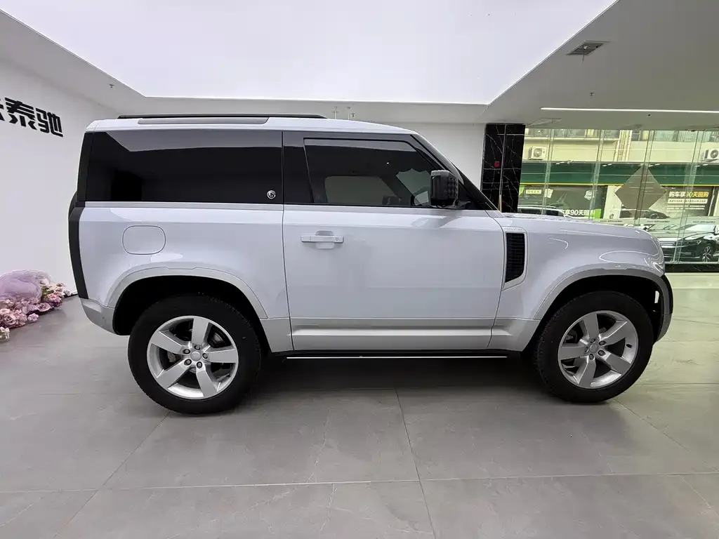 Land Rover Defender 2023 из CN, фото 2