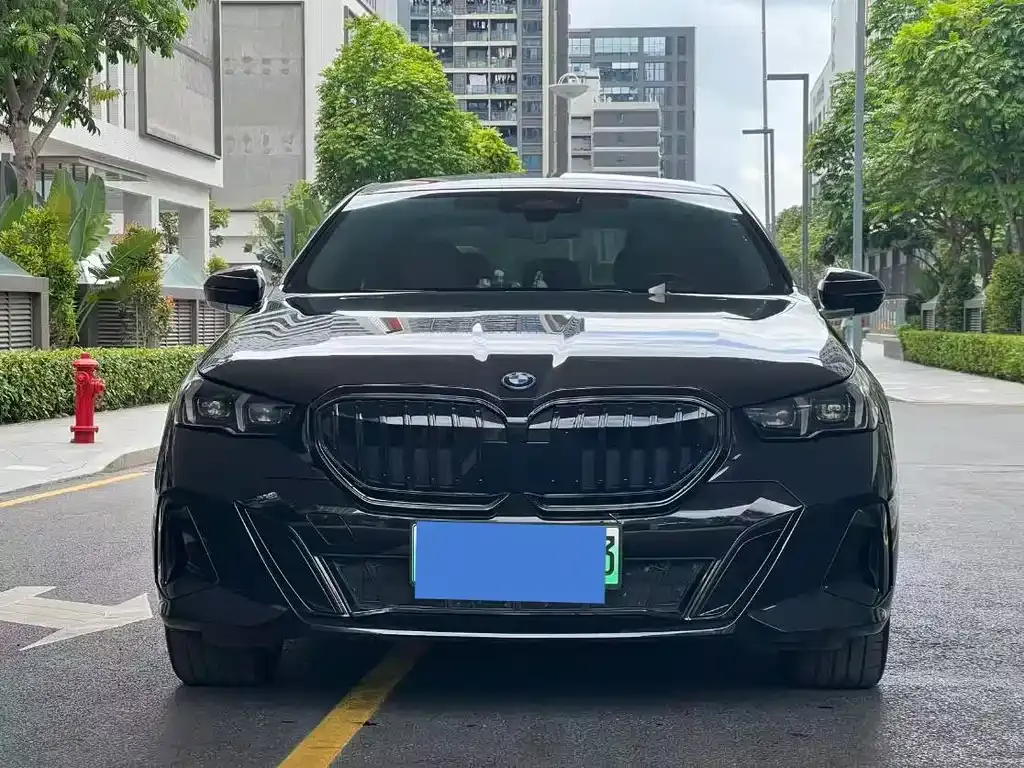 BMW i5