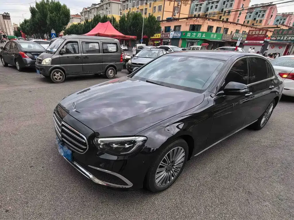 Mercedes-Benz E-Class — фото 1