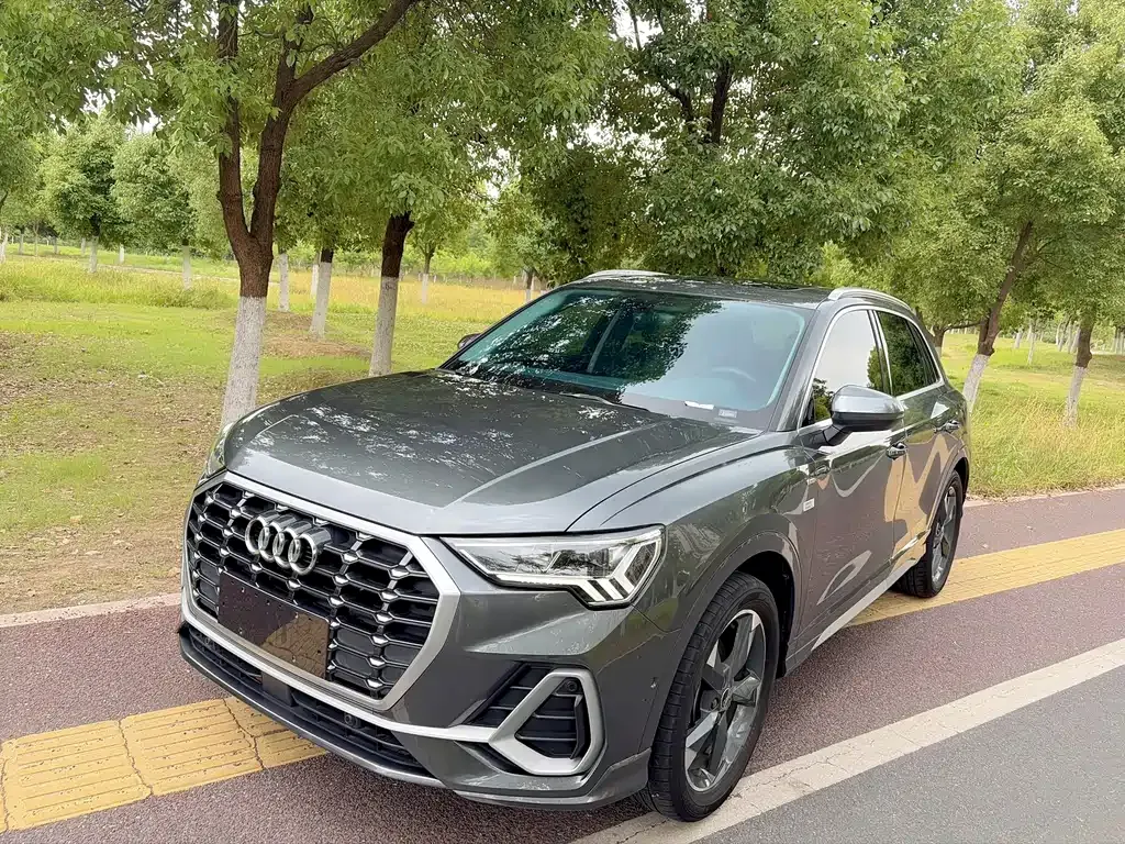 Audi Q3 — фото 1
