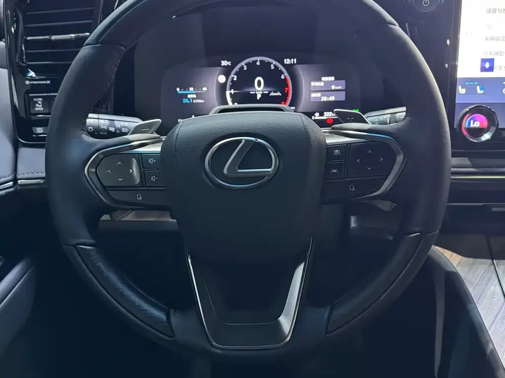 Lexus LM — фото 2