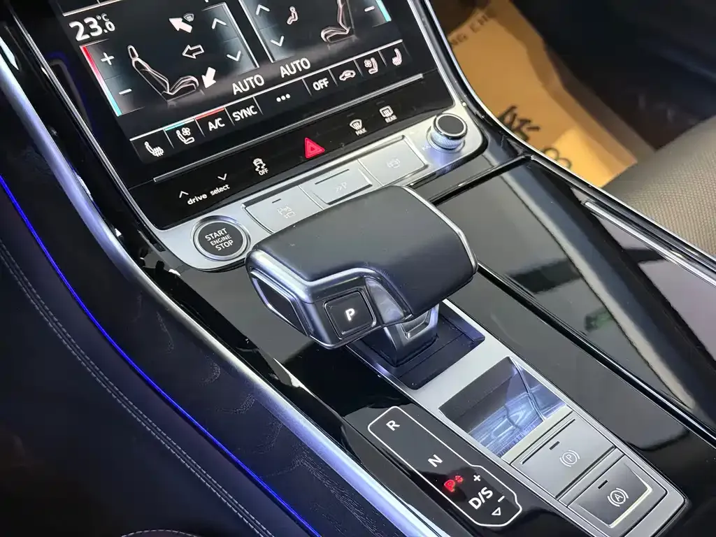 Audi A8 — фото 6