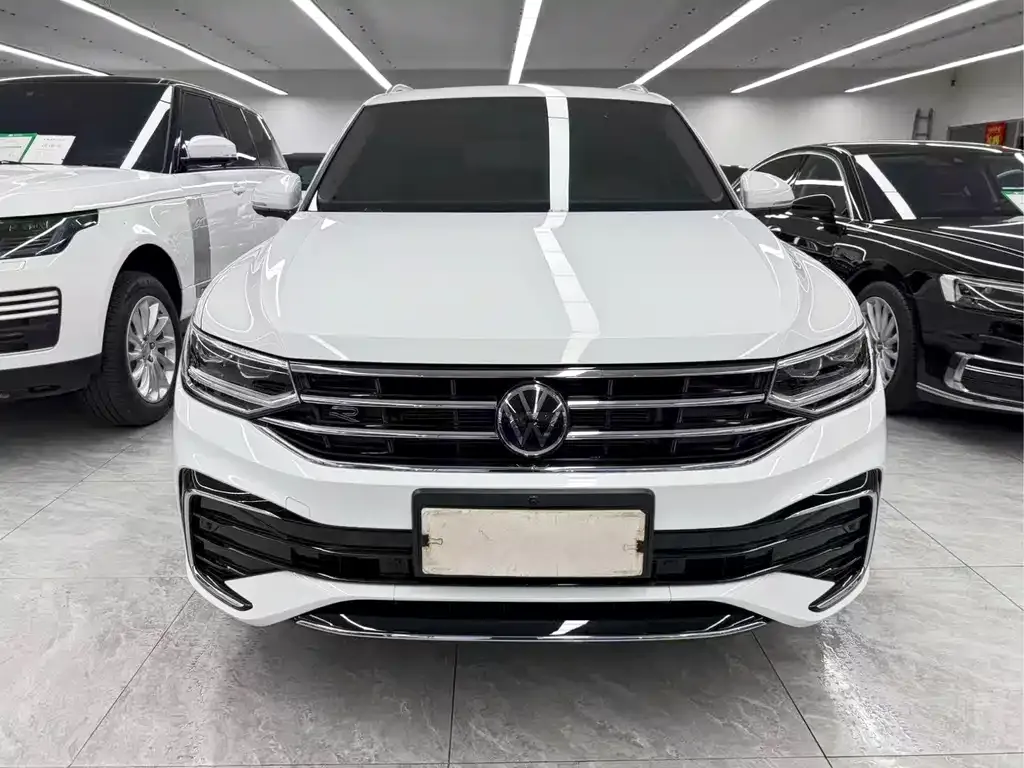 Volkswagen Tiguan L — фото 3