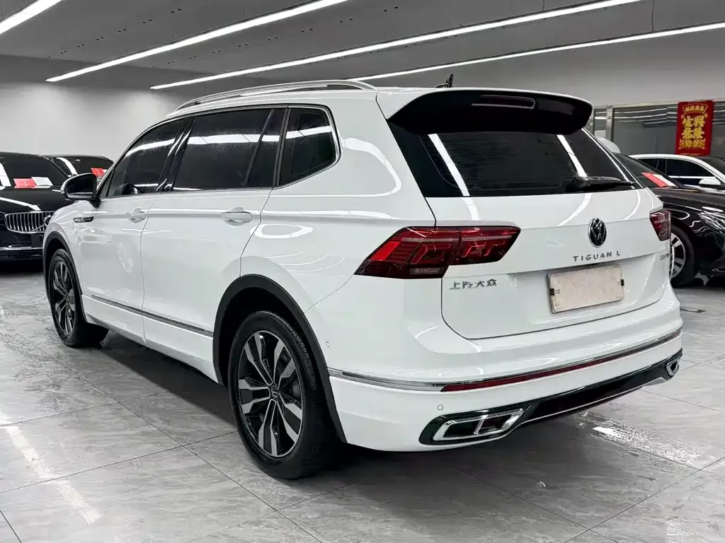 Volkswagen Tiguan L — фото 2