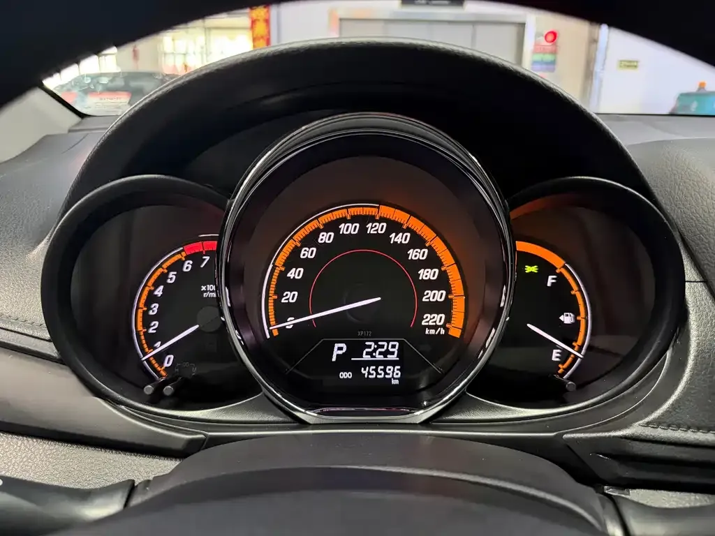 Toyota Yaris L — фото 6