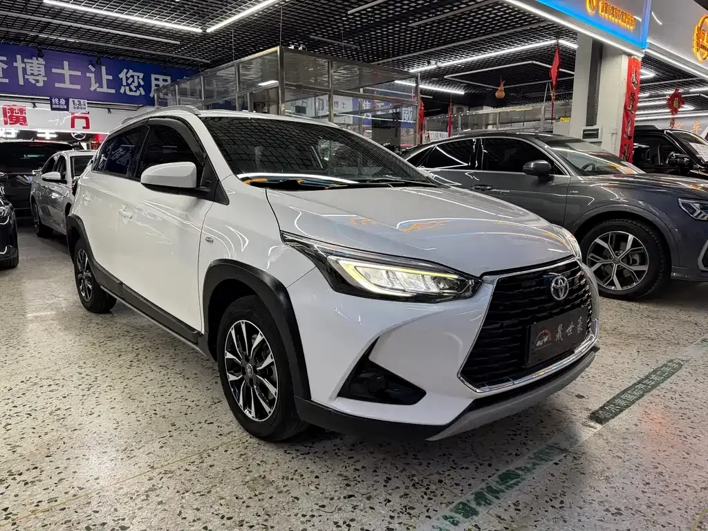 Toyota Yaris L — фото 10
