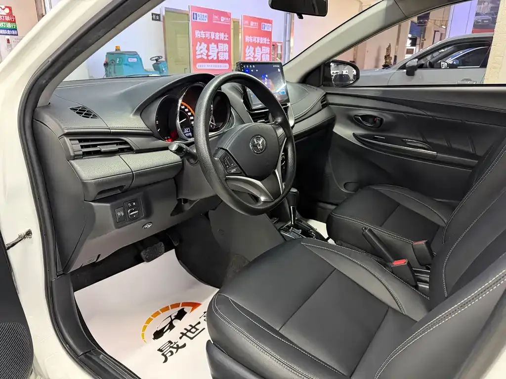 Toyota Yaris L — фото 9