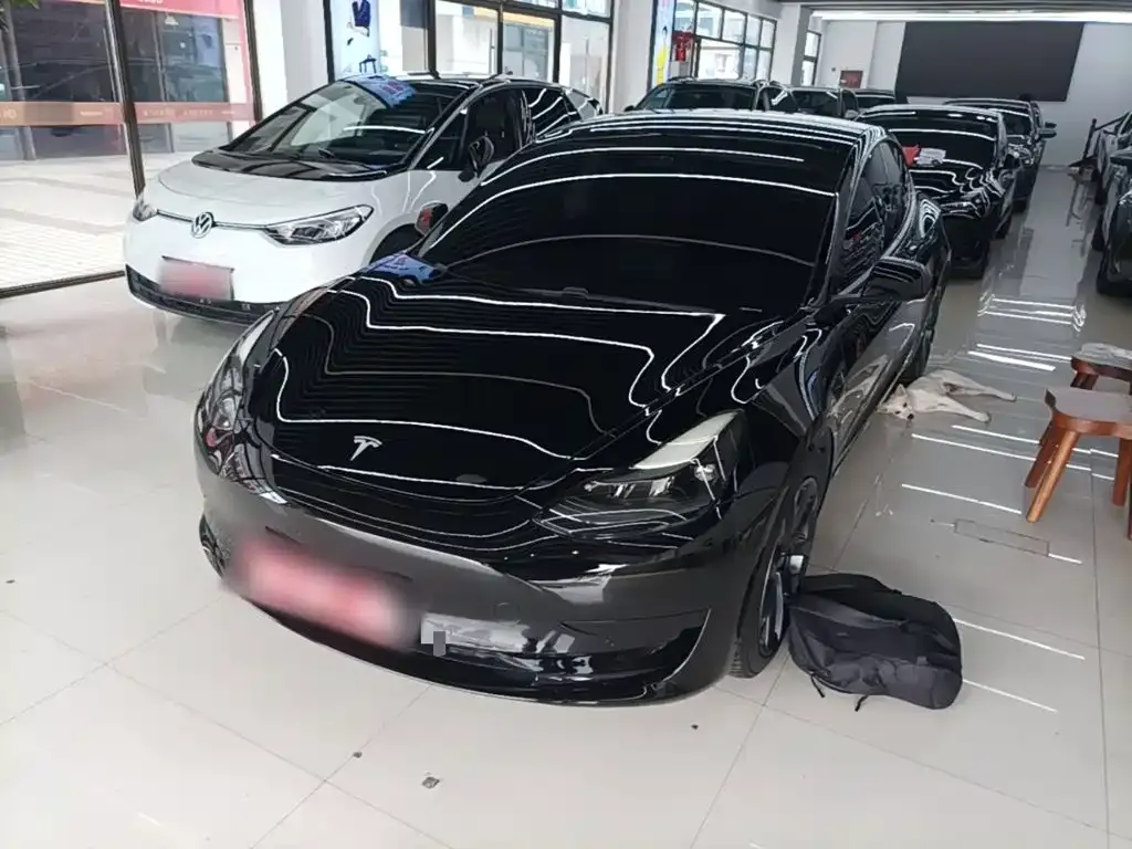 Tesla Model 3 — фото 1