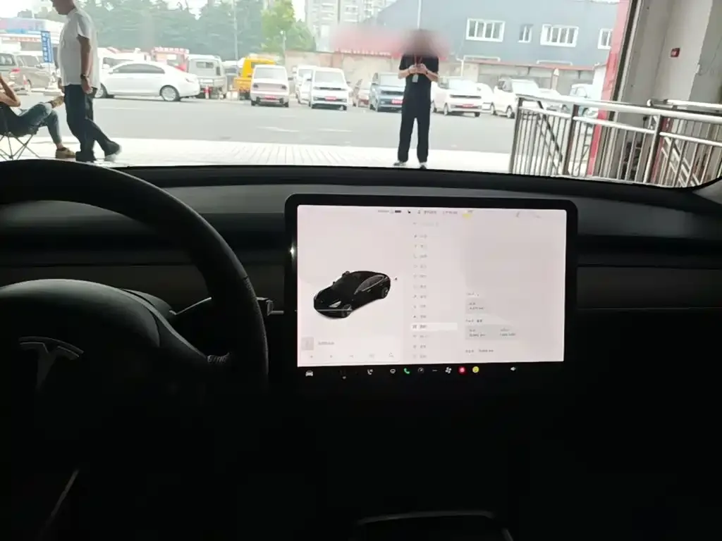 Tesla Model 3 — фото 2