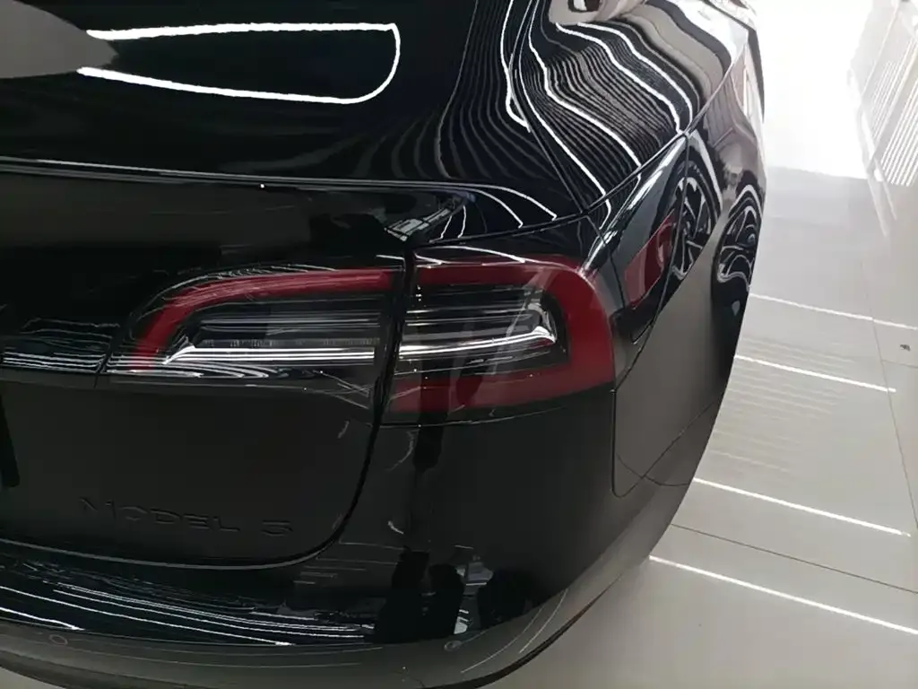 Tesla Model 3 — фото 9