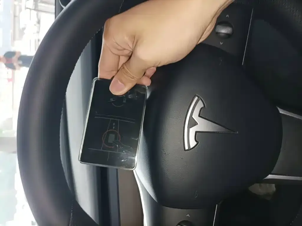 Tesla Model 3 — фото 3