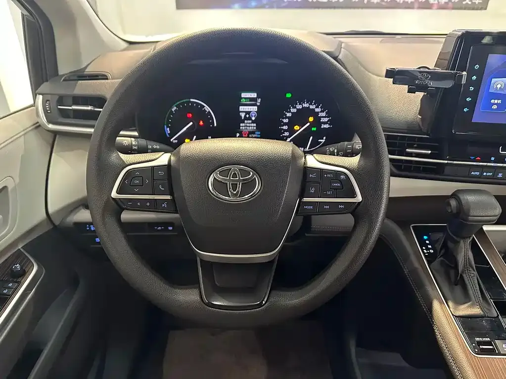 Toyota Sienna 2023 из CN, фото 3