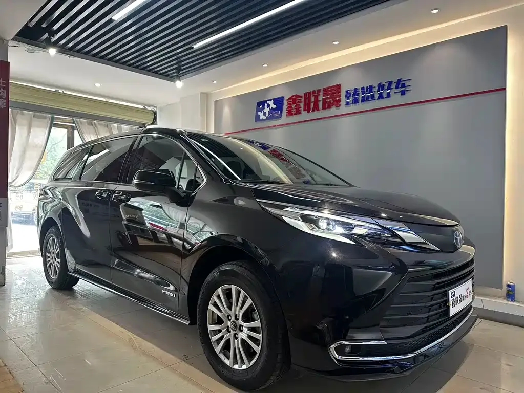 Toyota Sienna 2023 из CN, фото 10