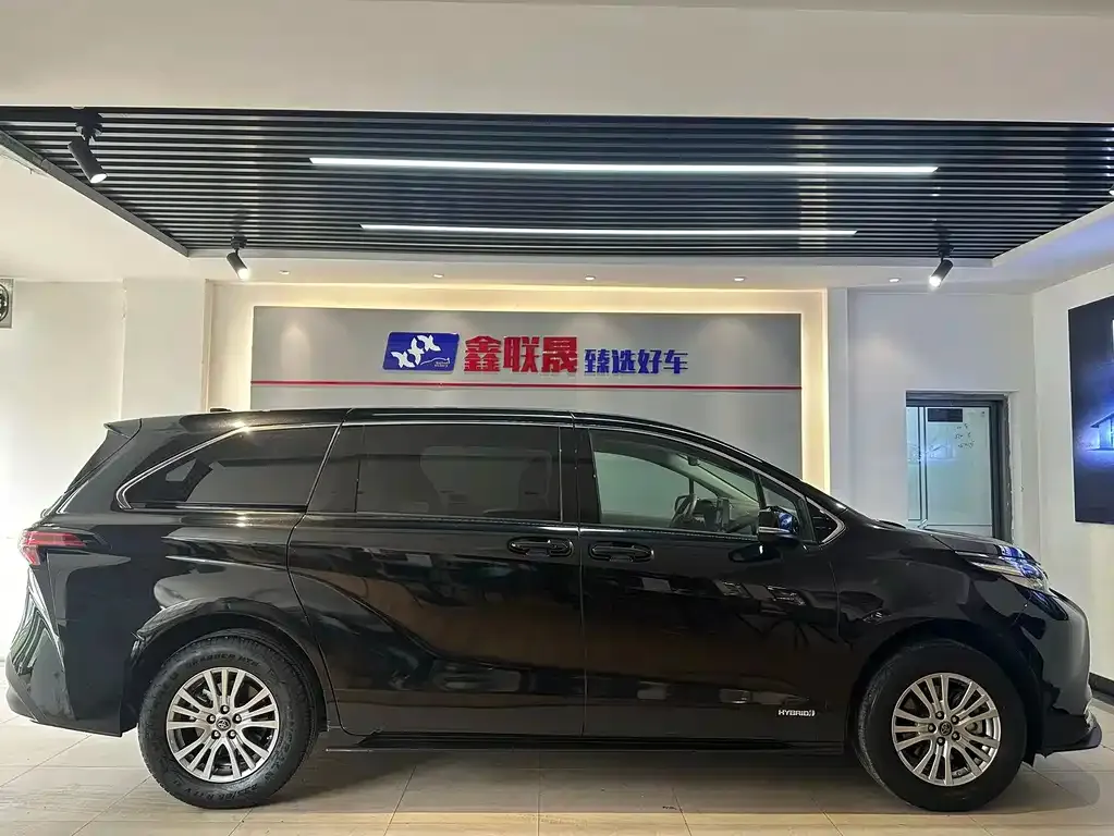 Toyota Sienna 2023 из CN, фото 7