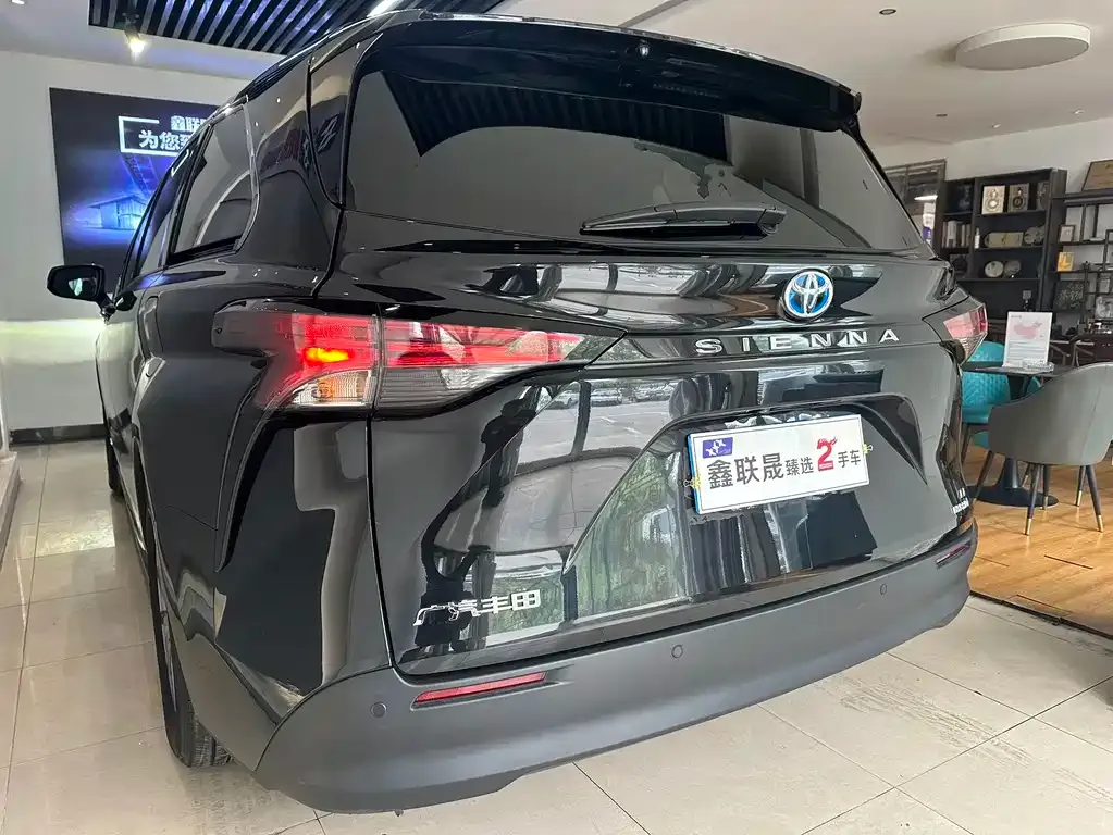 Toyota Sienna 2023 из CN, фото 4