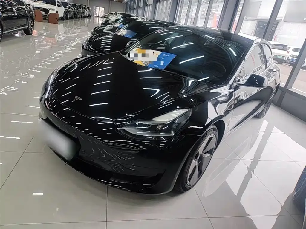 Tesla Model 3 — фото 1