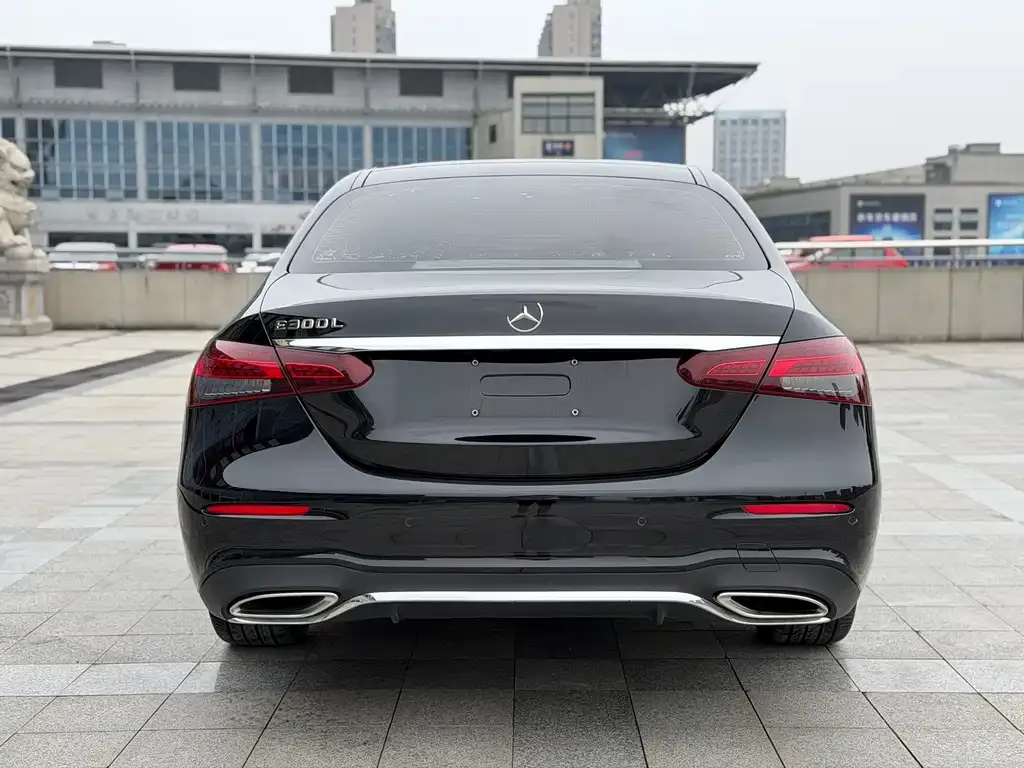 Mercedes-Benz E-Class — фото 4