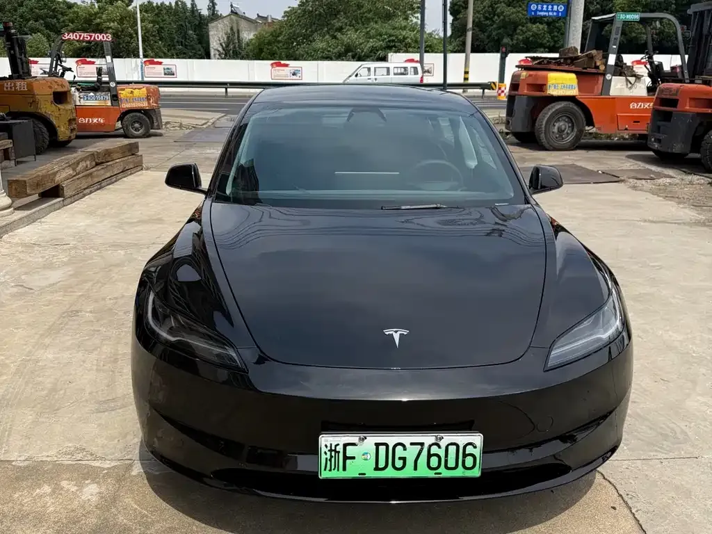 Tesla Model 3 — фото 6