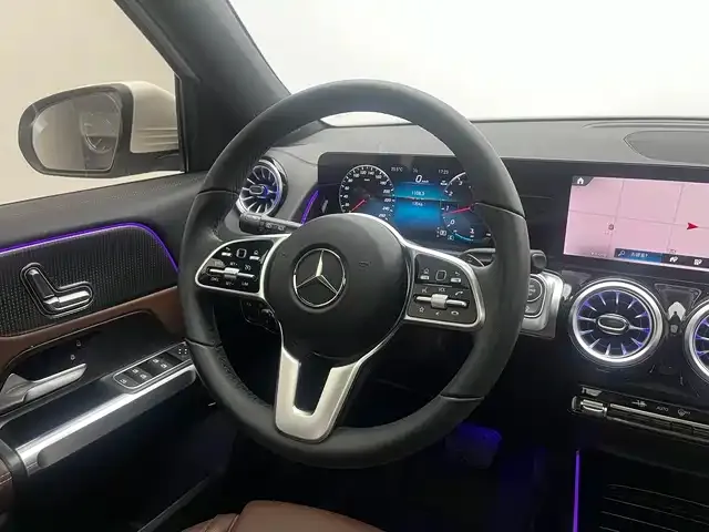 Mercedes-Benz GLB — фото 10