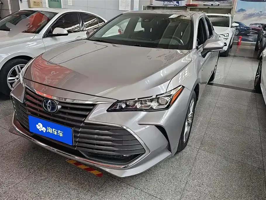 Toyota Avalon — фото 1