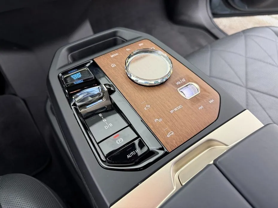 BMW iX — фото 10
