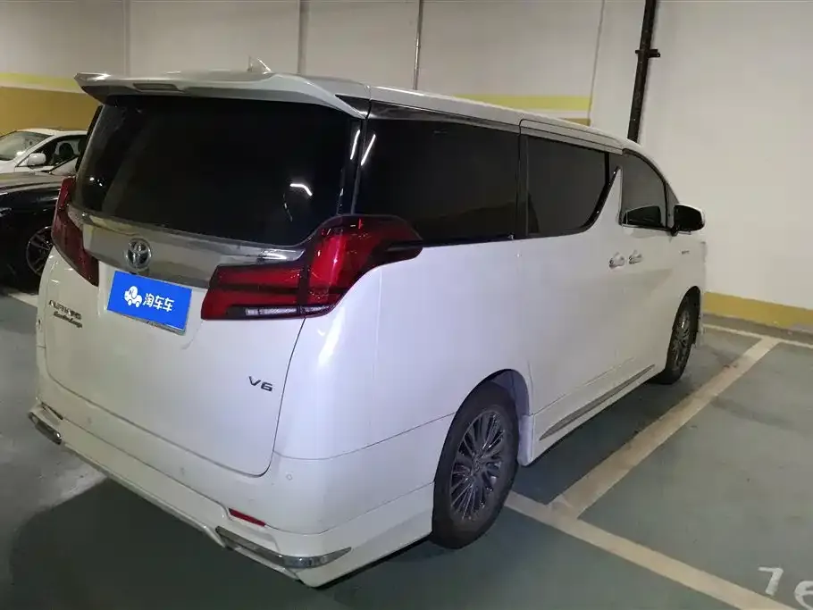 Toyota Alphard — фото 3