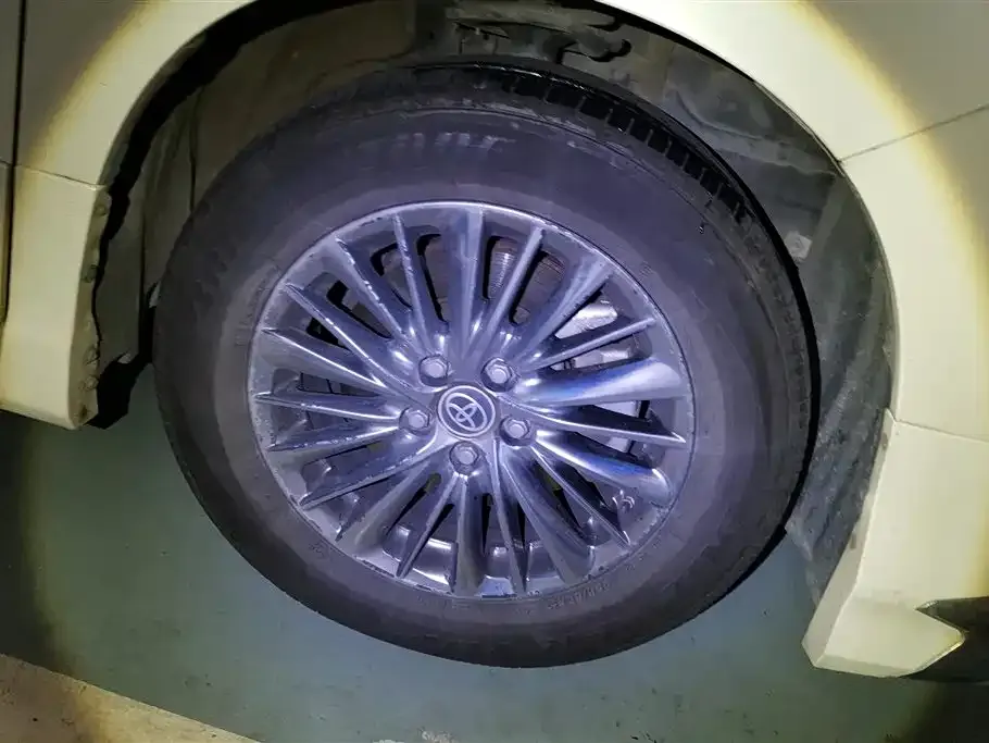 Toyota Alphard — фото 2