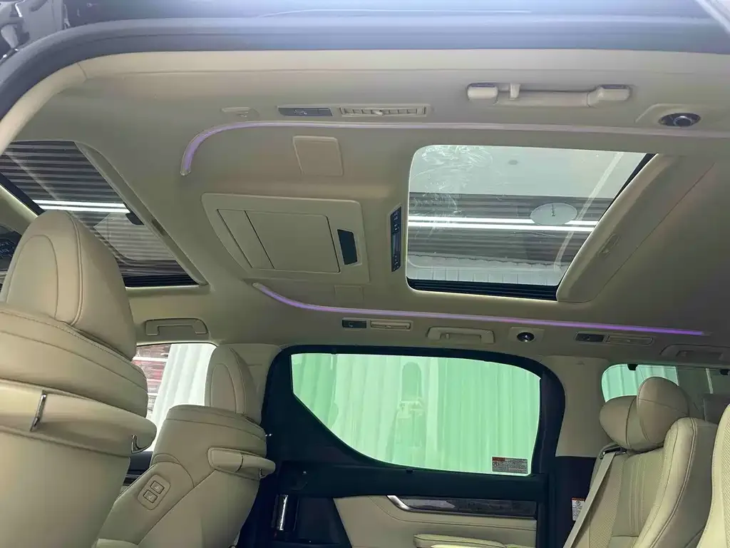 Toyota Vellfire — фото 2