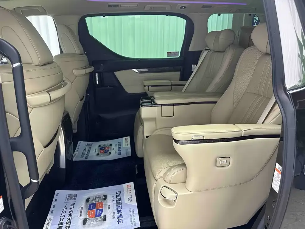 Toyota Vellfire — фото 3