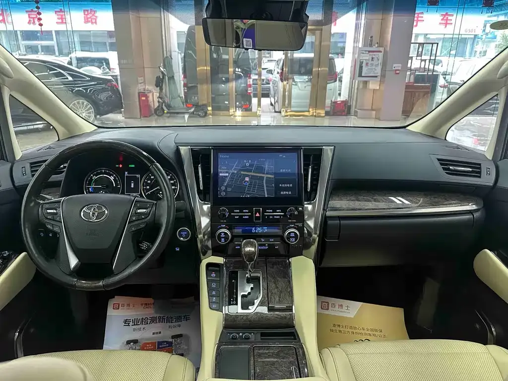Toyota Vellfire — фото 8