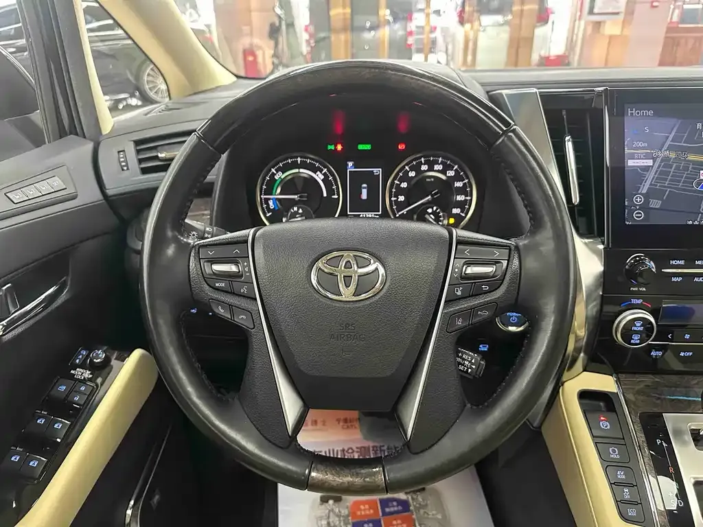 Toyota Vellfire — фото 10