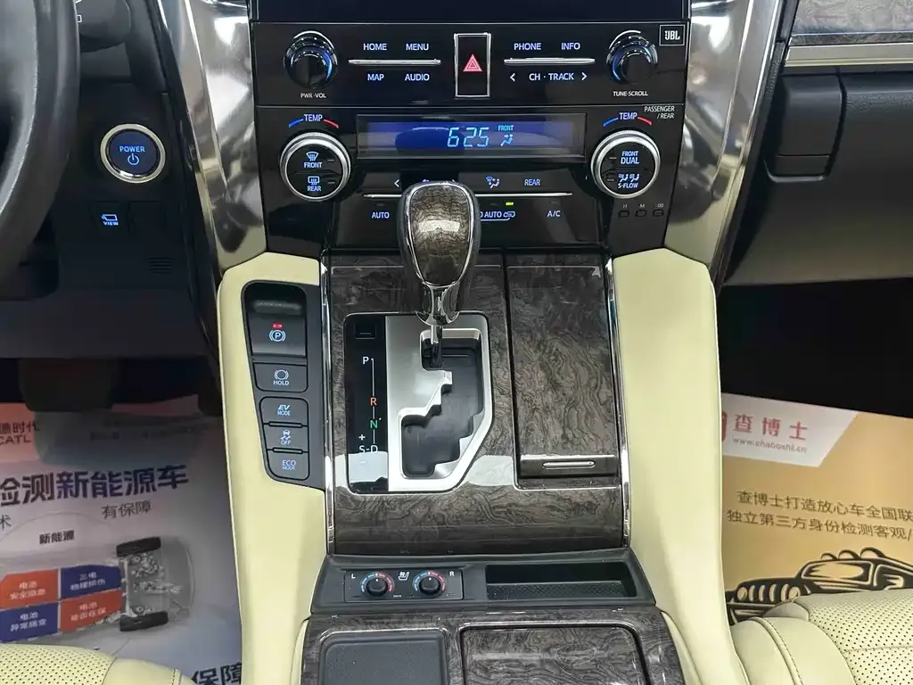 Toyota Vellfire — фото 6