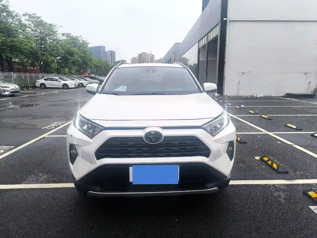Toyota RAV4 — фото 5